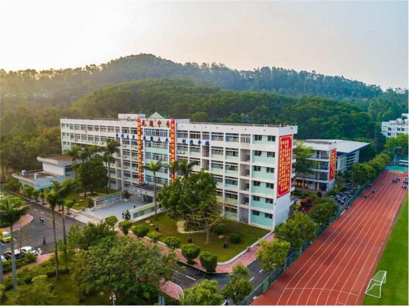 龙岗中专引入健成星云智能产品,校企合作共筑学生心理健康防线